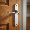 Poignée modèle « 930 » en zamak avec plaque ovale, finition chrome brillant, pour portes